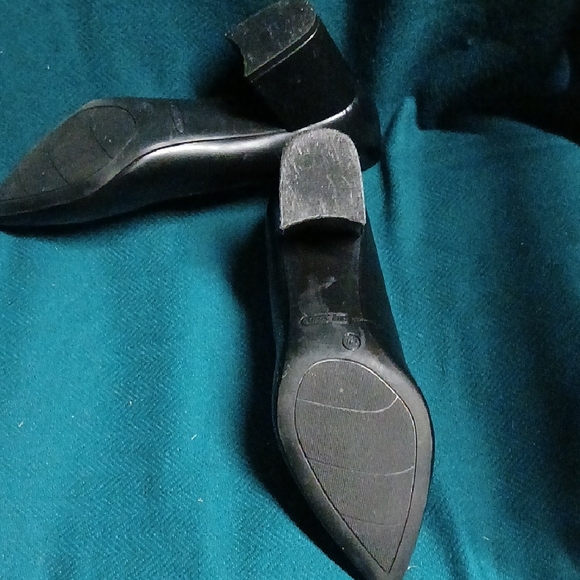 Sleek Black Leather Heels - Picture 5 of 8